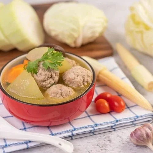 Gambar cara masak sayur sop bakso lezat dan mudah