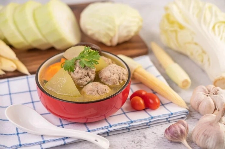 Cara Masak Sayur Sop Bakso Lezat dan Mudah